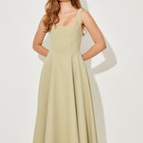 Amelia | Eleganță într-o rochie midi curgătoare