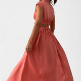 Jocelyn | Rochie Minimalistă cu Decupaj Înalt și Tăieturi pe Lateral